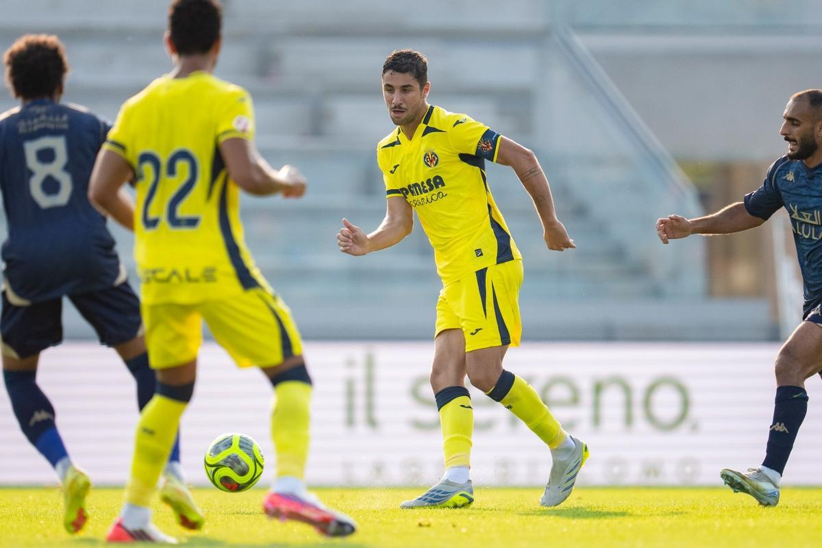 Santi Comesaña, capitán del Villarreal ante el Al-Ula en la Como Cup.