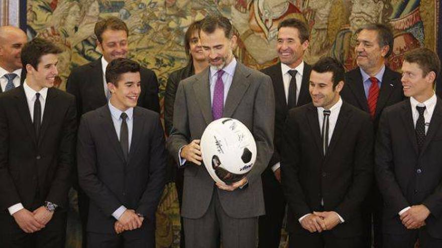 El Rey recibe a los campeones de motociclismo