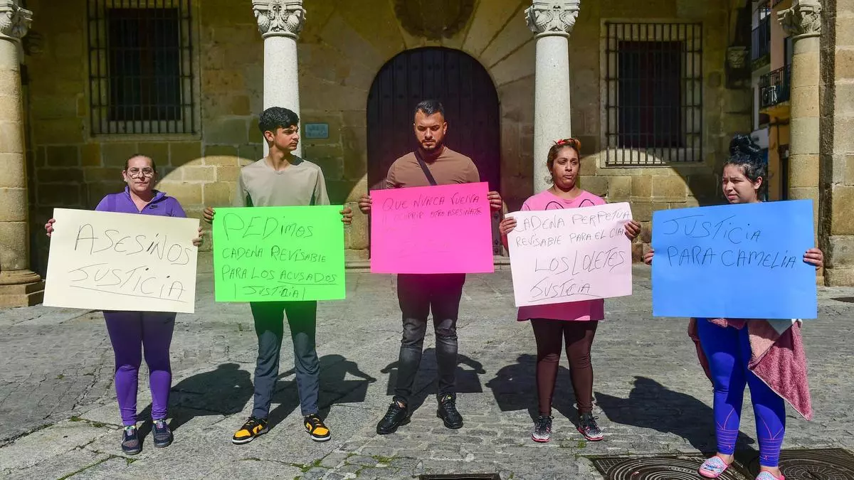 Los padres de la niña muerta en el tiroteo de Plasencia pedirán una indemnización