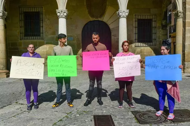 Concentración en Plasencia por la muerte de la menor en el tiroteo entre familias