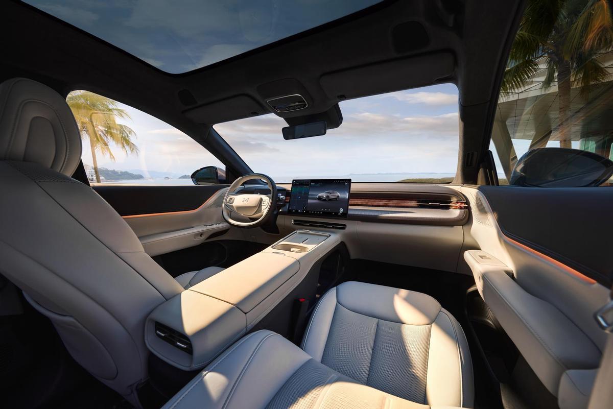Interior del nuevo Xpeng G6 de acceso.