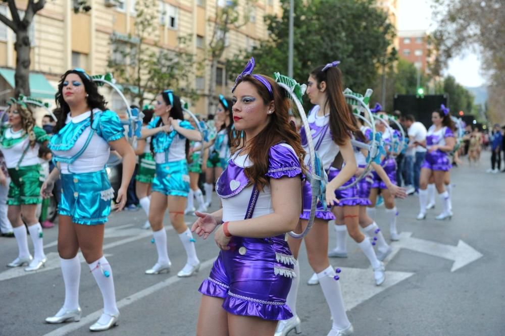 Vistabella saca su carnaval a las calles