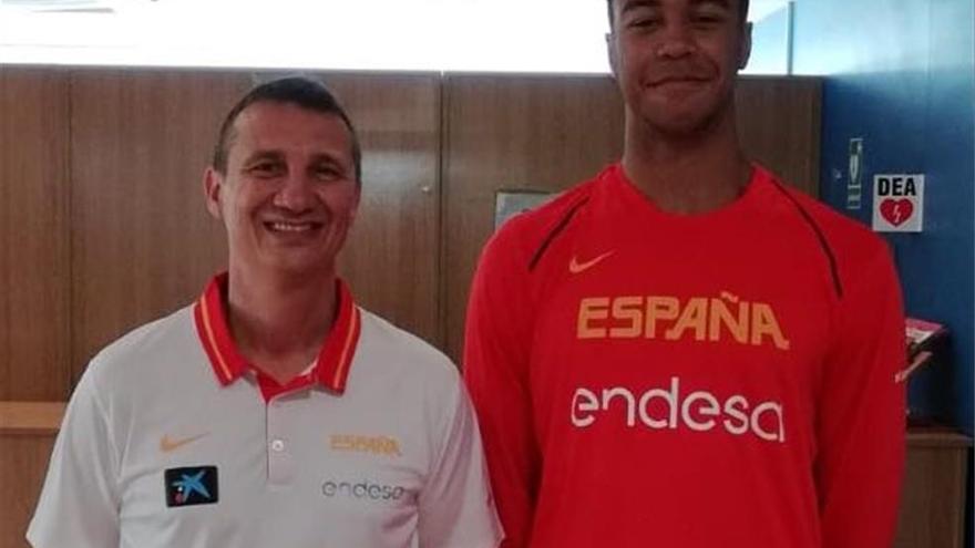 Ismael Tamba entrena con España sub 18