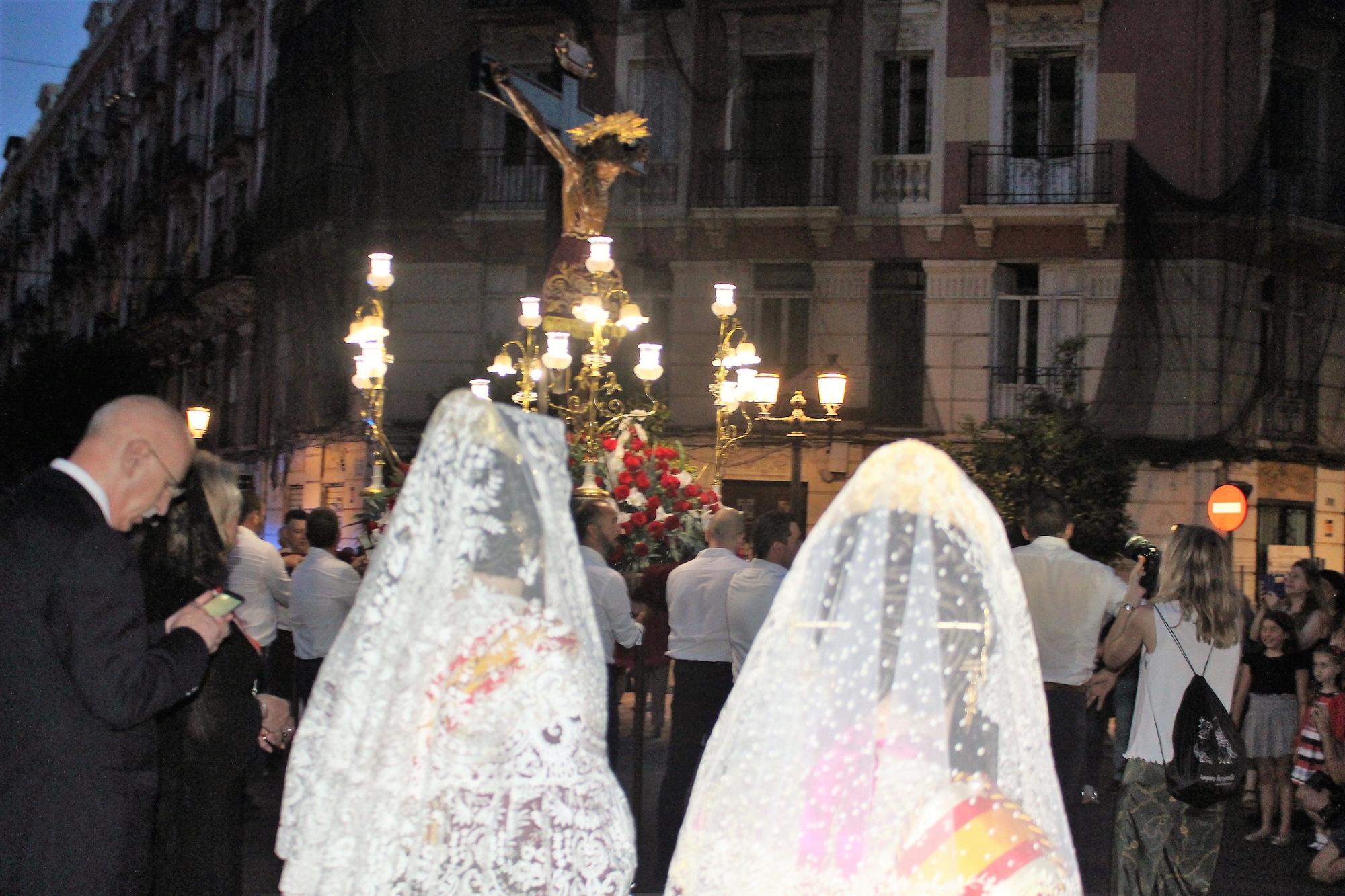 Carmen, Nerea, las cortes y las fallas de Zaidía acompañan al Cristo de la Fe