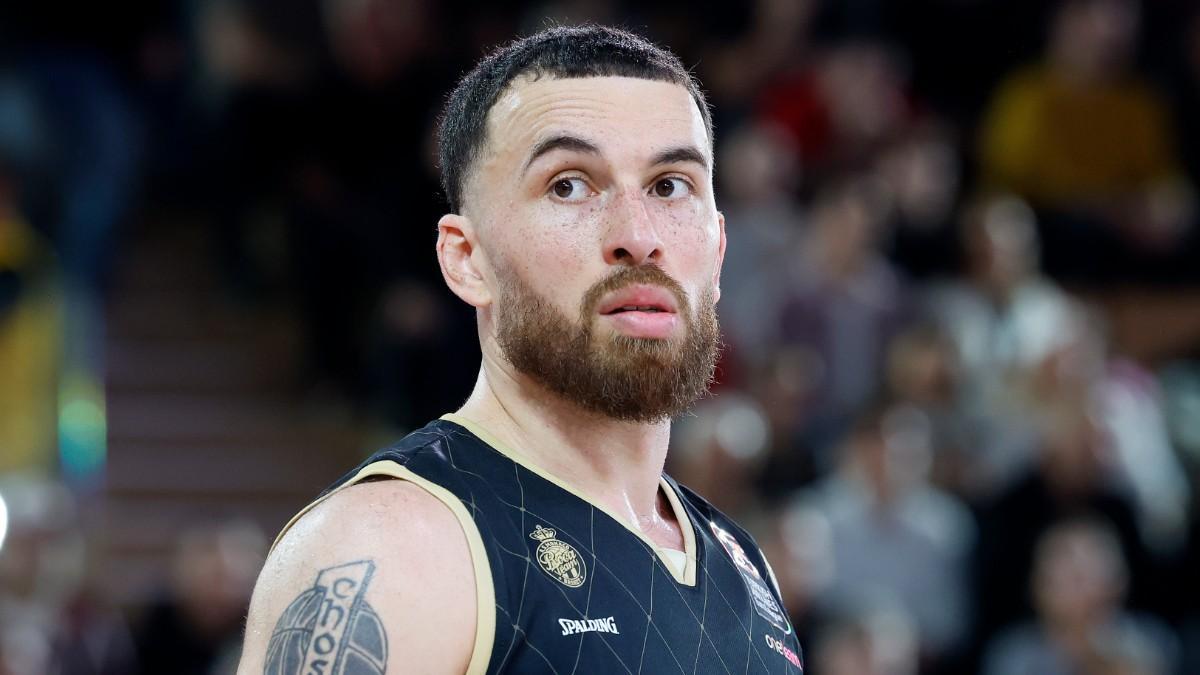 Mike James, en un partido con el Mónaco