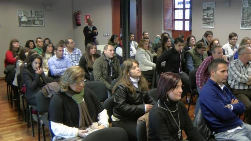 La escuela taller Lares de Villanueva acaba la mejora de zonas verdes y el mobiliario municipal