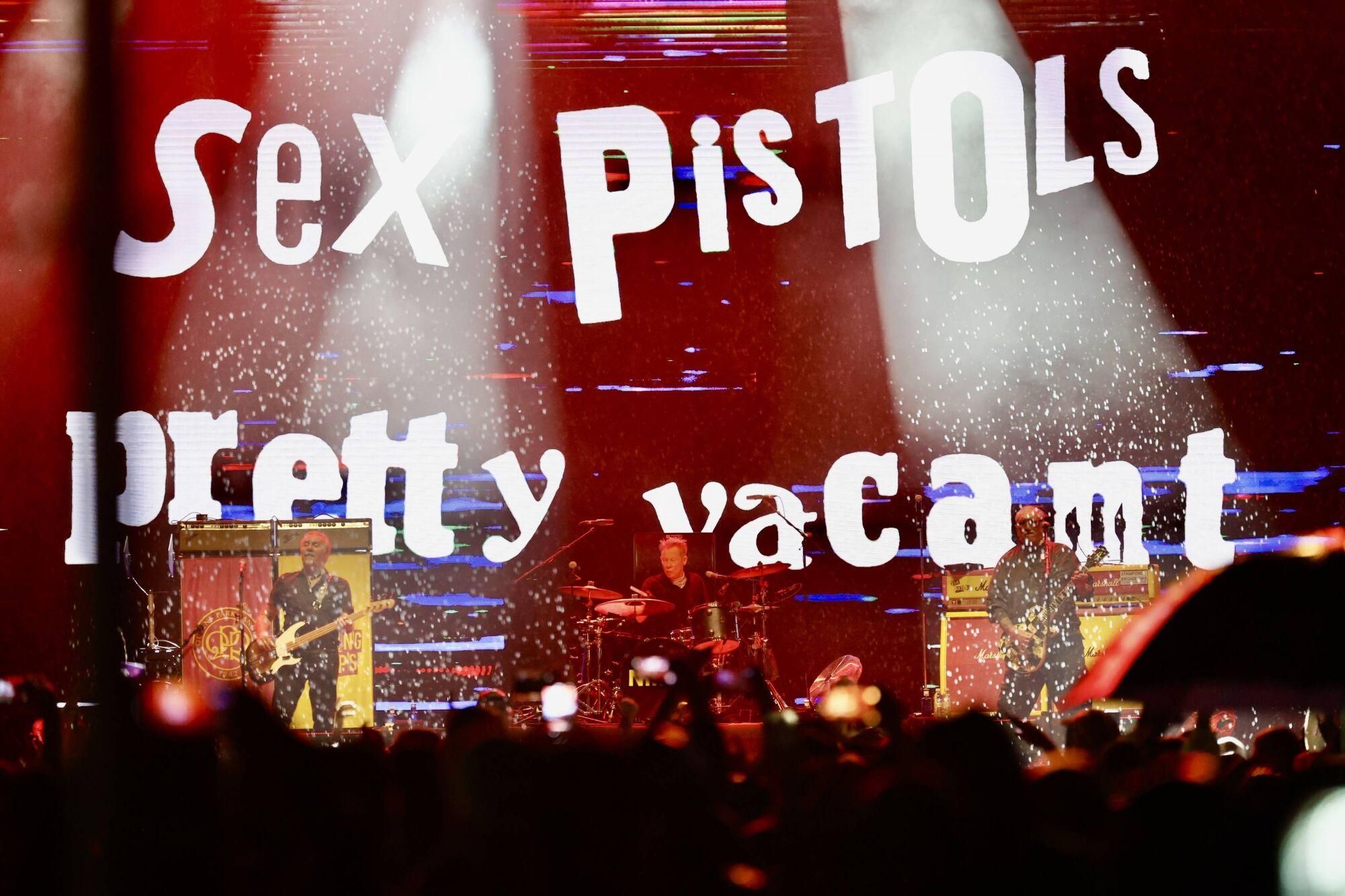 Así fue el concierto de los "Sex Pistols" en el festival Tsunami de Gijón.