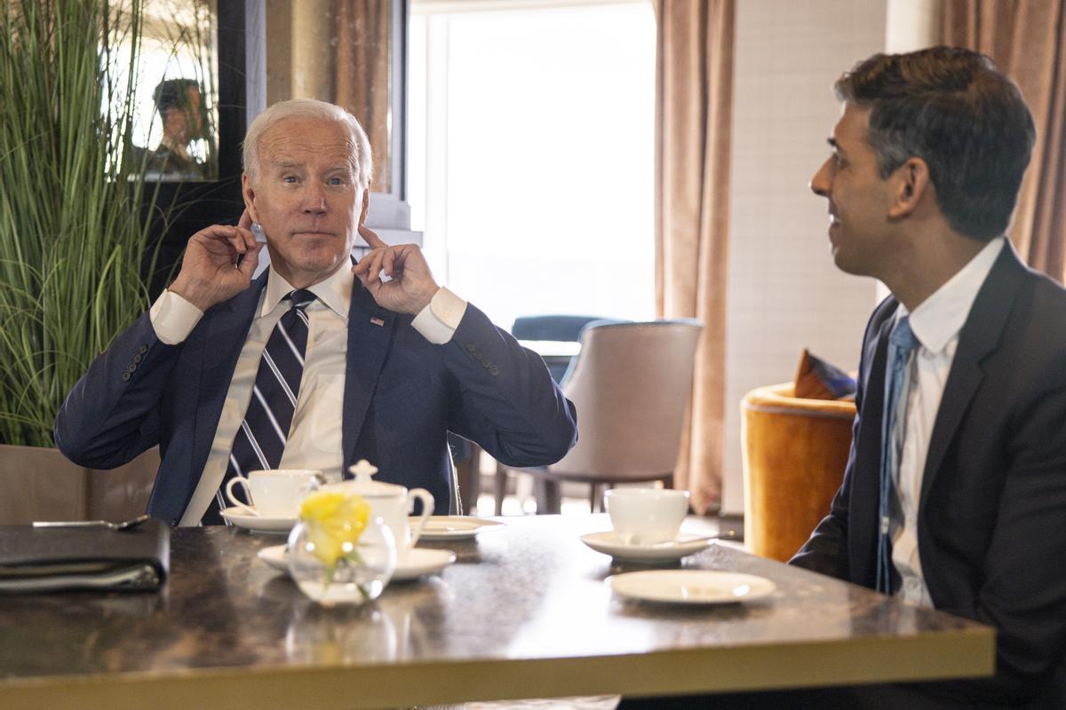 Joe Biden y Rishi Sunak se reúnen en Belfast