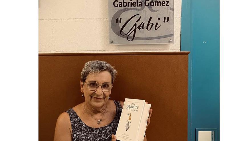 L&#039;Institut Monturiol homenatja la professora jubilada Gabriela Gómez posant el seu nom a la biblioteca