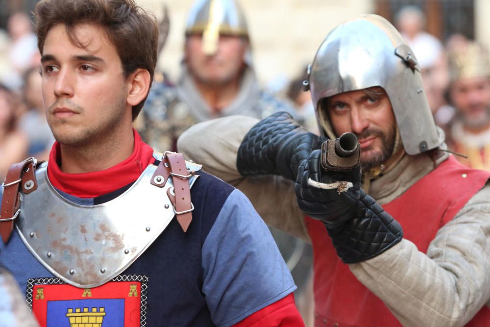 La cabalgata histórica ha puesto fin a la semana grande de la ciudad con la recreación de la toma de Málaga por los Reyes Católicos en 1487, un acontecimiento que motiva los festejos de agosto