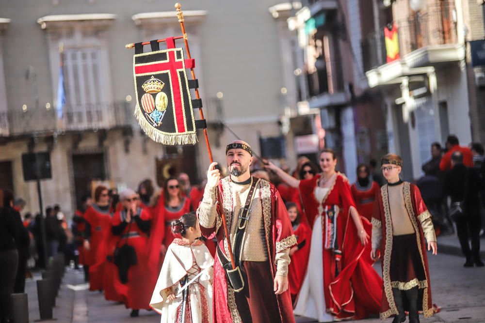 Orihuela celebra el tradicional Medio Año de la fiesta de Moros y Cristianos.