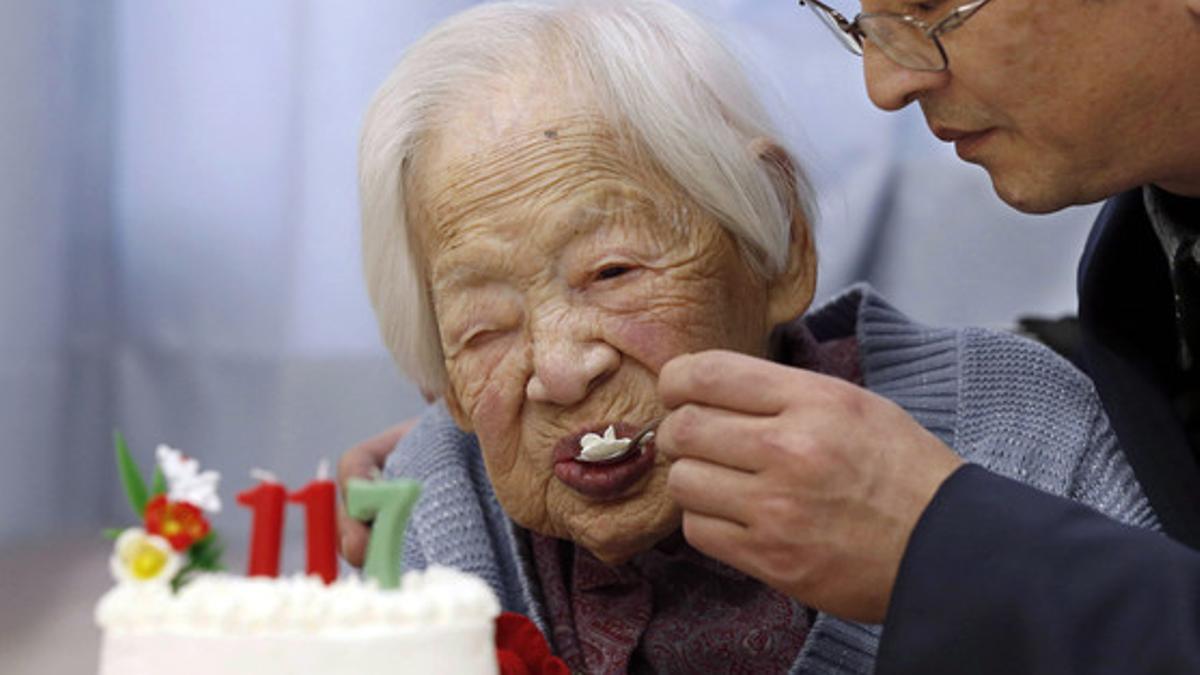 La japonesa Misao Okawa, el pasado 5 de marzo, celebrando su 117º cumpleaños en Osaka.