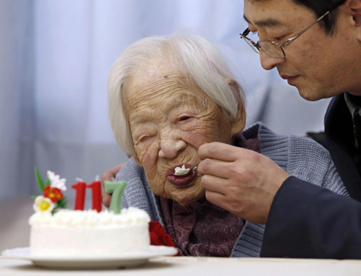 La japonesa Misao Okawa, el 5 de març, celebrant el seu 117è aniversari a Osaka.