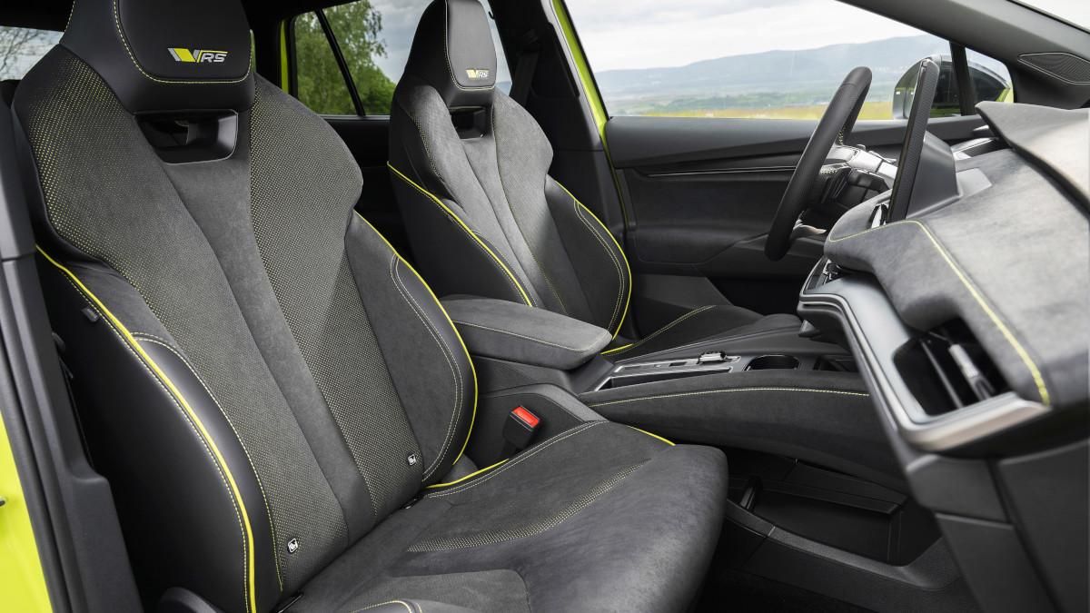 Interior del Skoda Elroq RS