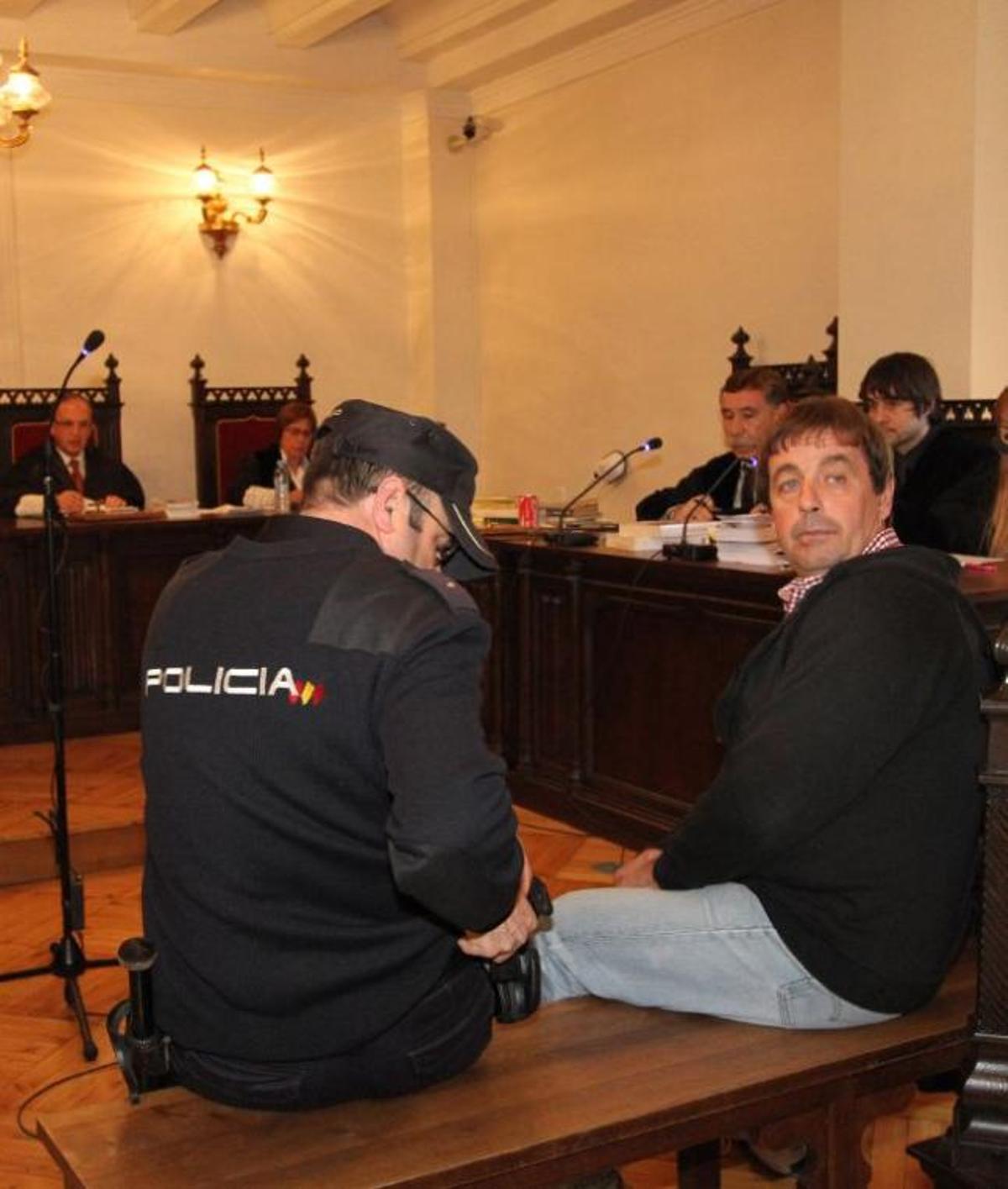 Giménez Arbe, sentado en el banquillo de los acusados durante el juicio en la Audiencia.