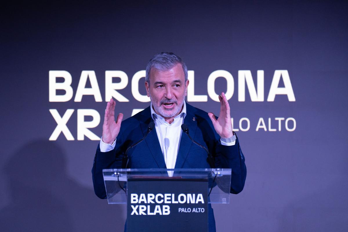 El alcalde de Barcelona, Jaume Collboni, interviene durante la inauguración del nuevo equipamiento de las industrias creativas Barcelona XRLab, a 22 de mayo de 2025, en Barcelona, Catalunya (España). El alcalde de Barcelona ha inaugurado hoy el nuevo equipamiento de Barcelona XRLab, un espacio que impulsa la innovación en tecnologías inmersivas como la realidad extendida (XR), la colaboración entre empresas y la formación de talento especializado en el sector audiovisual y digital. Impulsado por el Ayuntamiento de Barcelona el espacio cuenta con más de 2.000 m² dedicados a un laboratorio de realidad ampliada, espacio de coworking, programas de incubación y formación continua. 22 MAYO 2025;TECNOLOGÍA;HUB;DIGITAL;REALIDAD AUMENTADA; David Zorrakino / Europa Press 22/05/2025. JAUME COLLBONI;David Zorrakino