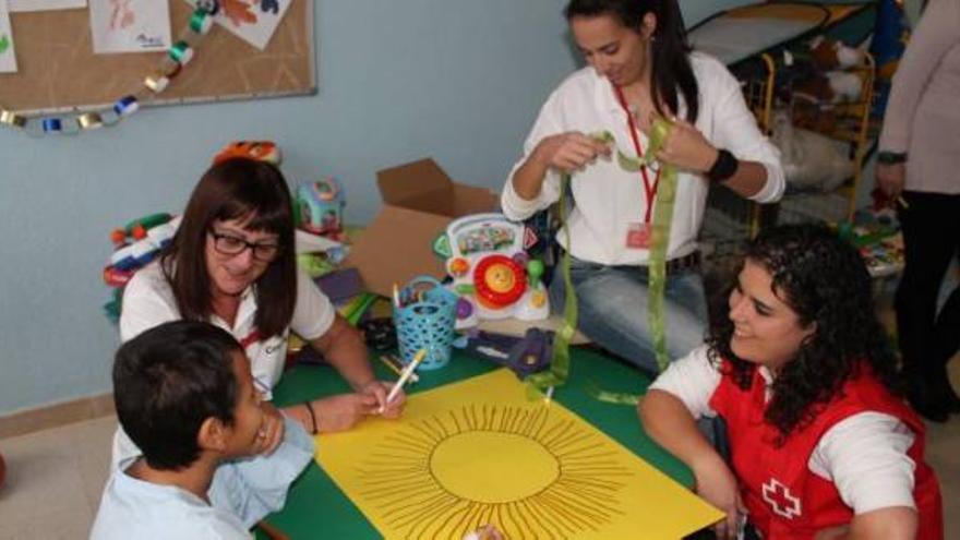 Los voluntarios acuden al centro dos veces por semana.