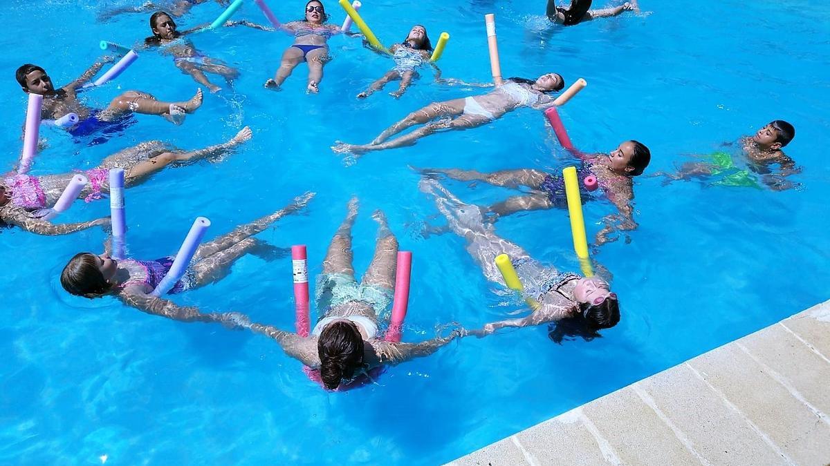 Las piscinas del Palancia se llenan este julio de juegos y actividades.