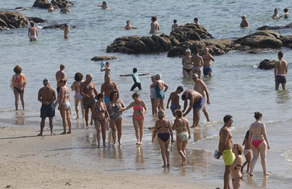 En O Vao y Samil no entra un solo alfiler: las playas de Vigo, abarrotadas