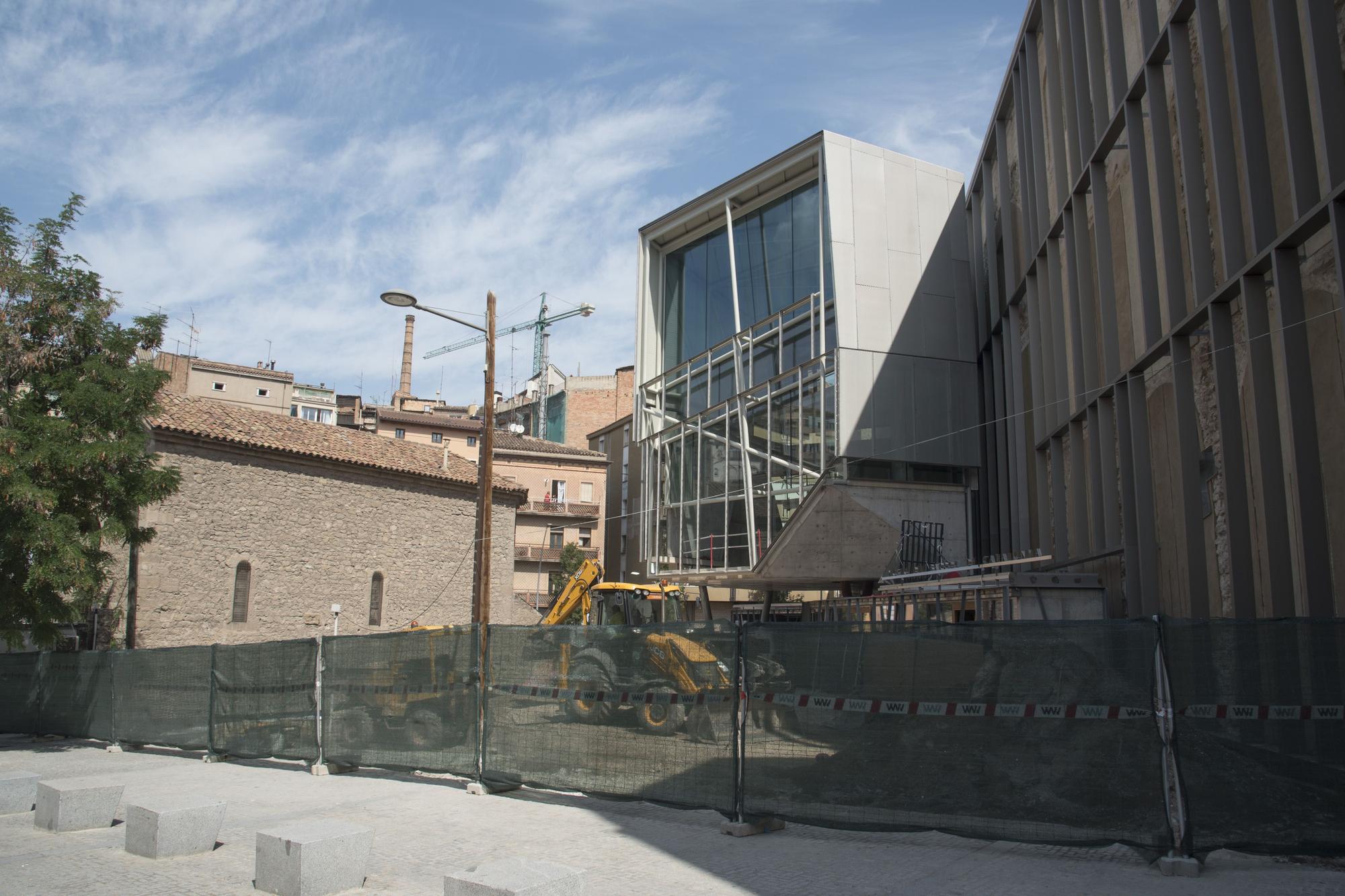 Inici de les obres per crear la gran plaça de Sant Ignasi i del Museu de Manresa