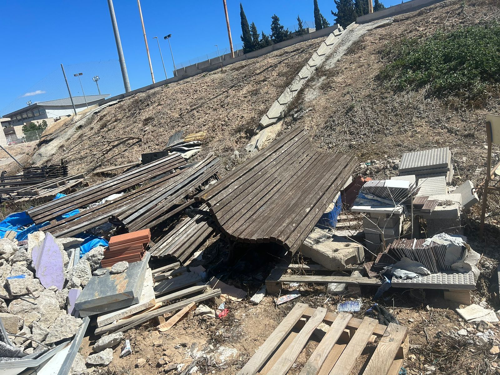 Ciudadanos de Benejúzar denuncia ante el Seprona un vertedero ilegal municipal