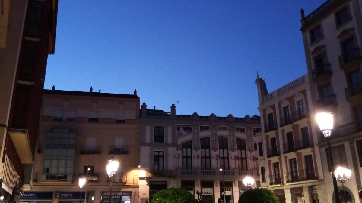 Plaza de Zorrilla de Zamora capital, a primera hora de la mañana.