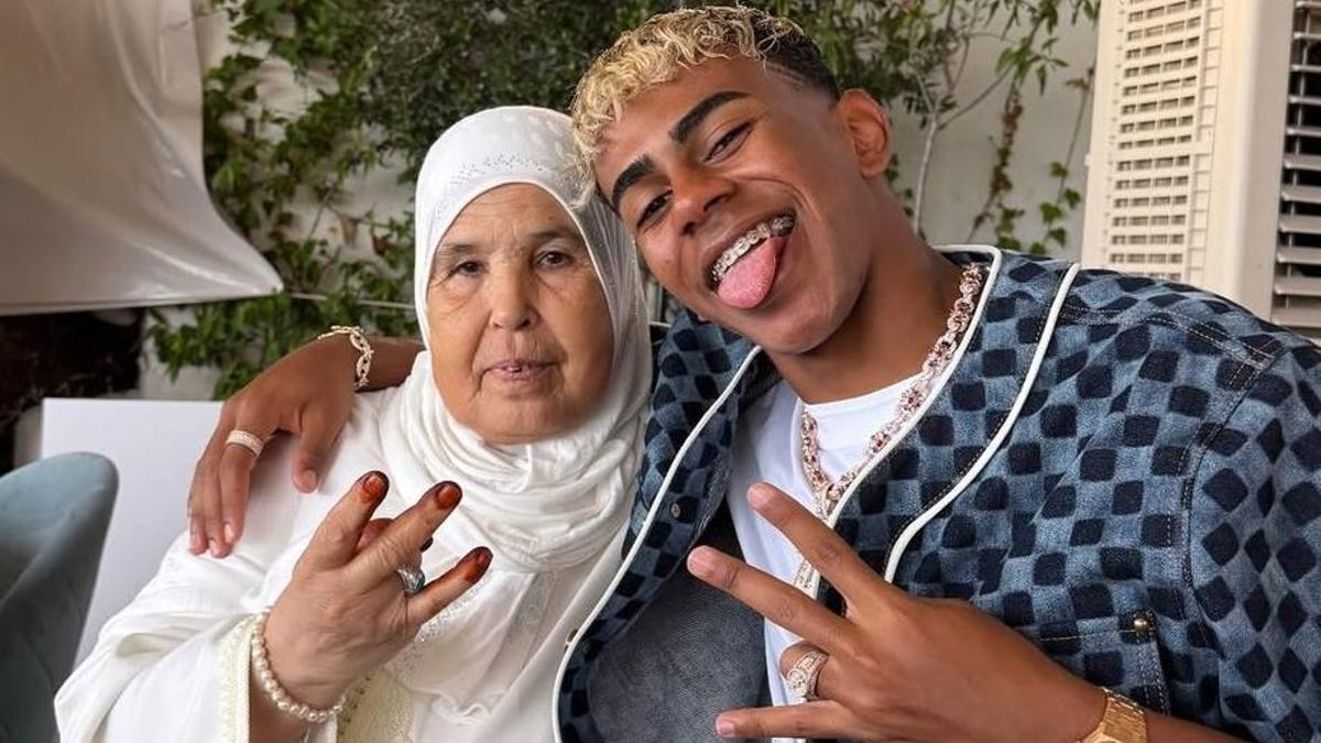 Lamine Yamal con su abuela