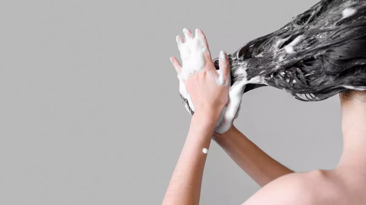 El secreto más eficaz para revivir tu cabello tras los excesos del verano