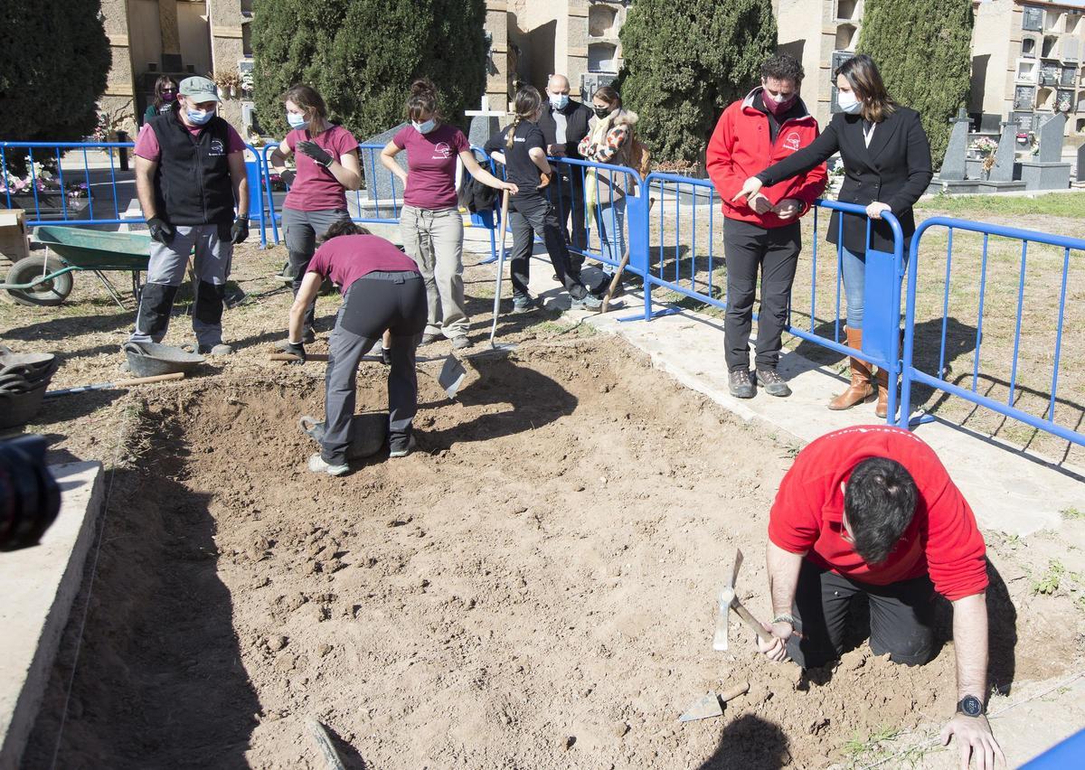 El cementerio de Alicante acoge la primera exhumación de represaliados del franquismo
