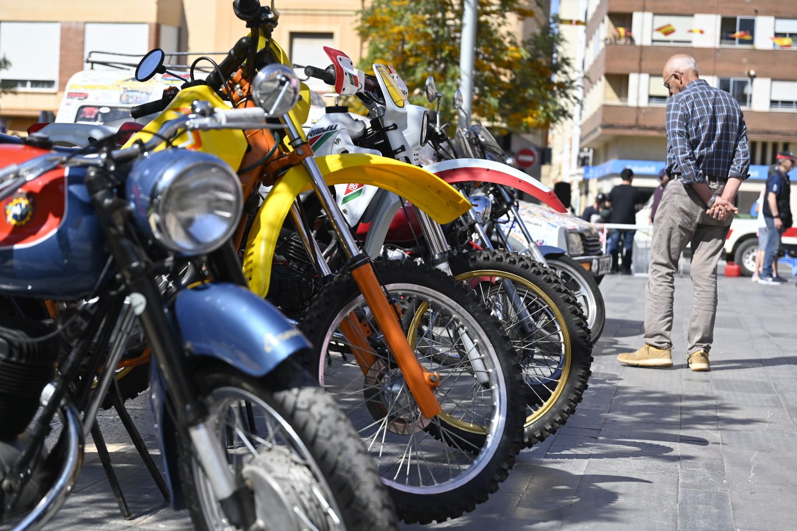 Galería de imágenes: Motos clásicas y vespas 'invaden' Almassora