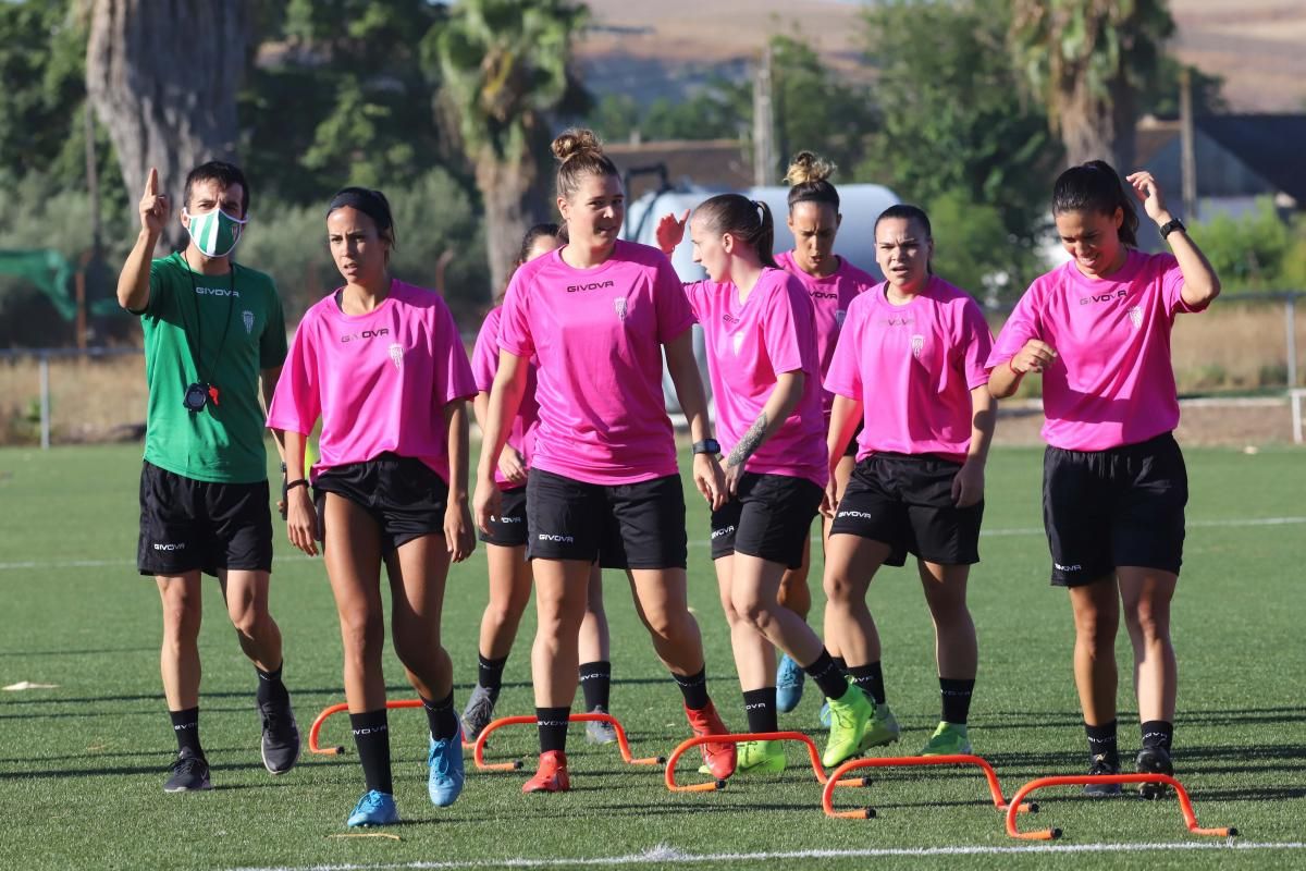 El Córdoba CF Femenino de Ariel Montenegro comienza a rodar