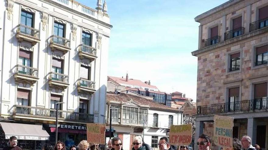 Concentración en favor de los refugiados en la Plaza Constitución.