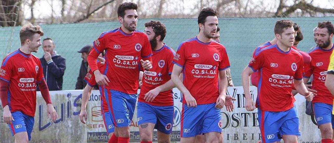 Los jugadores de la Unión Deportiva Ourense se encuentran en el mejor momento de la temporada. // Iñaki Osorio