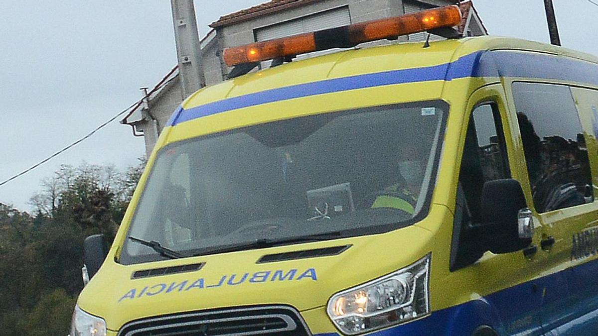 Una ambulancia del 061.