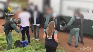 Detenidos los patrones de un cayuco acusados de asesinar a cuatro personas durante la travesía hacia Canarias