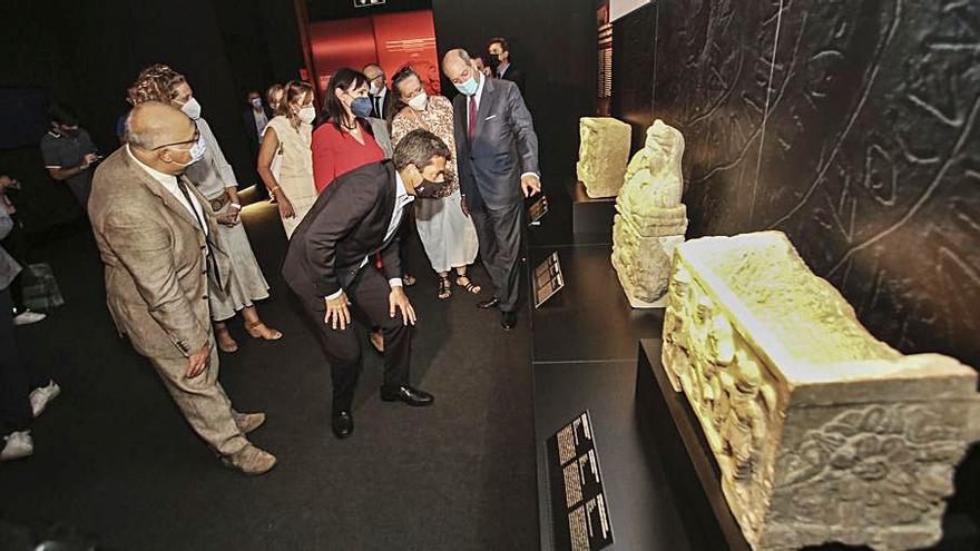 Algunas piezas de la exposición Etruscos. El amanecer de Roma, inaugurada ayer en el MARQ por Carlos Mazón y Riccardo Guariglia 