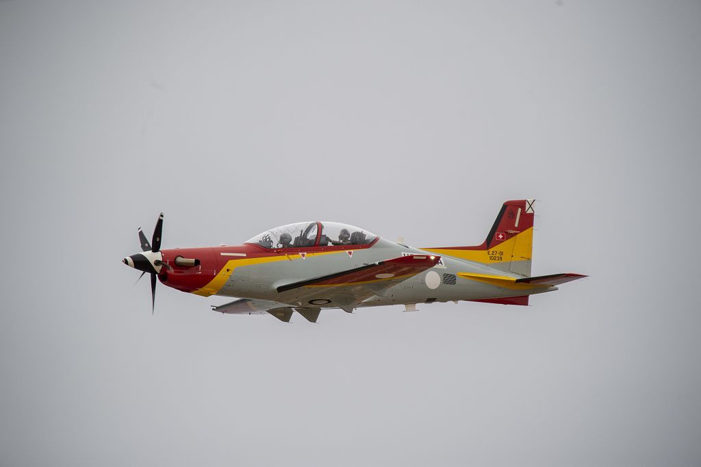 Los dos primeros aviones suizos PC-21 llegan a la AGA