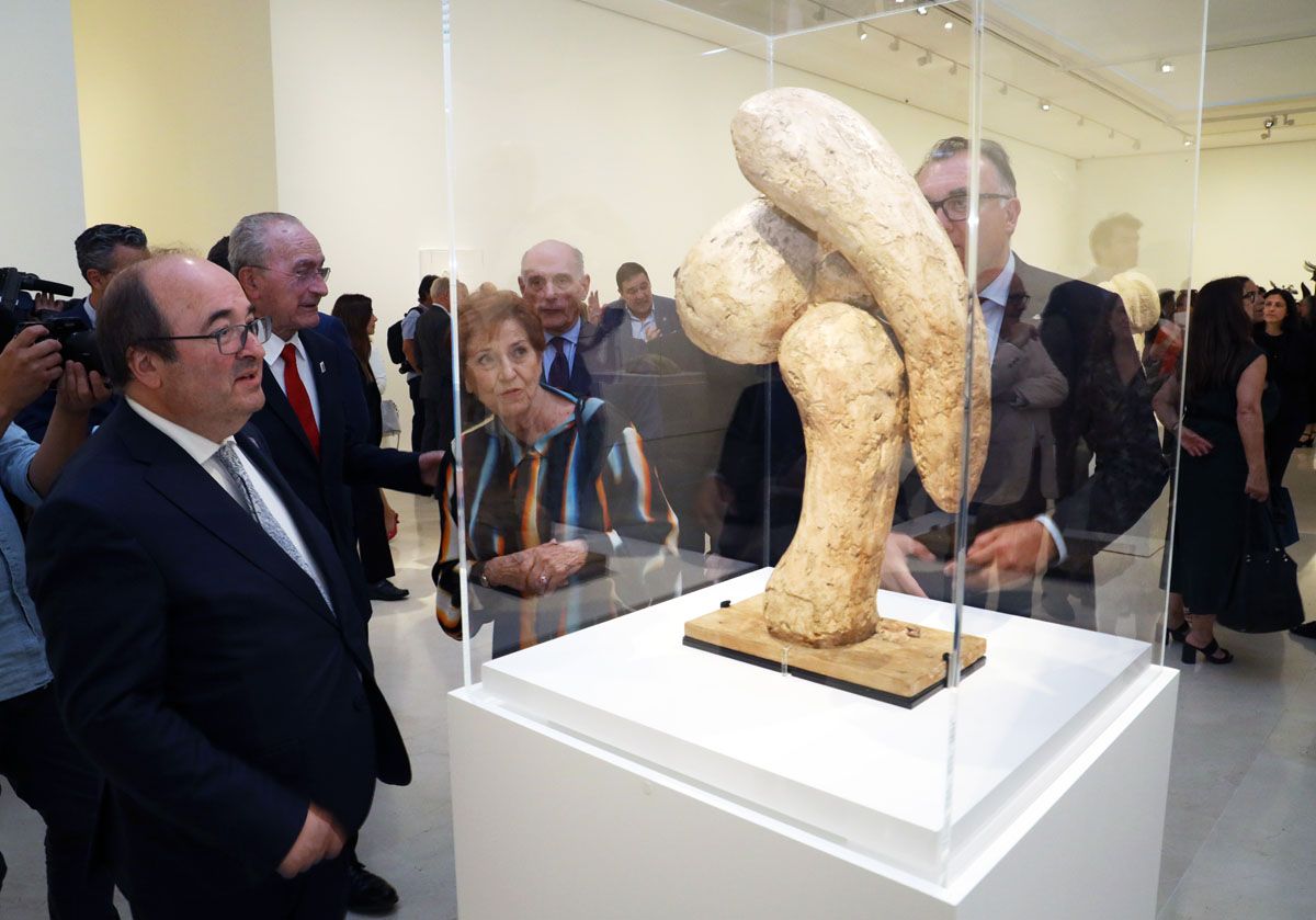 El ministro de Cultura Miquel Iceta visita la nueva exposición del Museo Picasso Málaga.