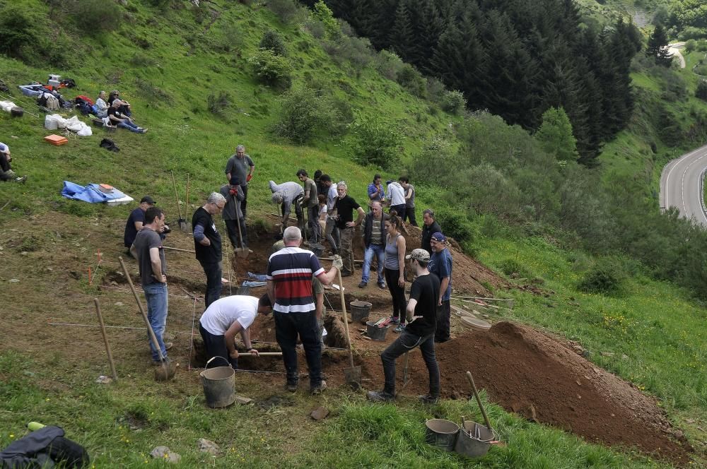 Excavación en la fosa de Parasimón