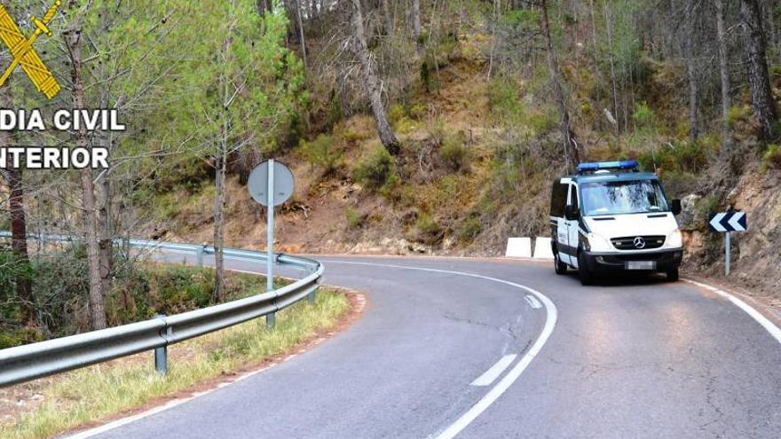 Imputados por delito contra la seguridad vial al circular en monopatín por una carretera en Castillo de Villamalefa