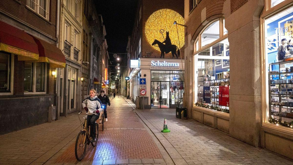 Una calle de Ámsterdam durante el confinamiento a finales del pasado mes de noviembre.