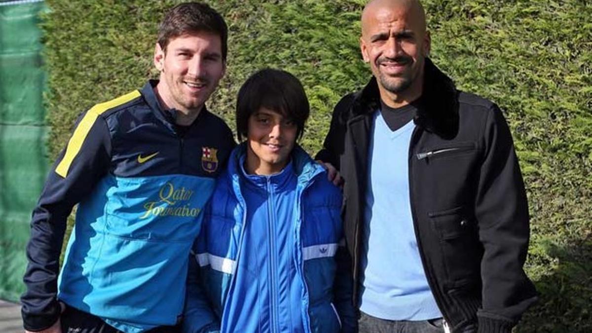 Leo Messi junto a Deia Verón, hijo de Juan Sebastián Verón, y el propio Verón en una visita a Barcelona en diciembre de 2012