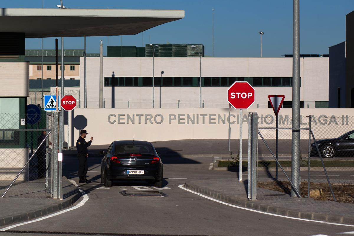 Acceso a la prisión de Archidona.