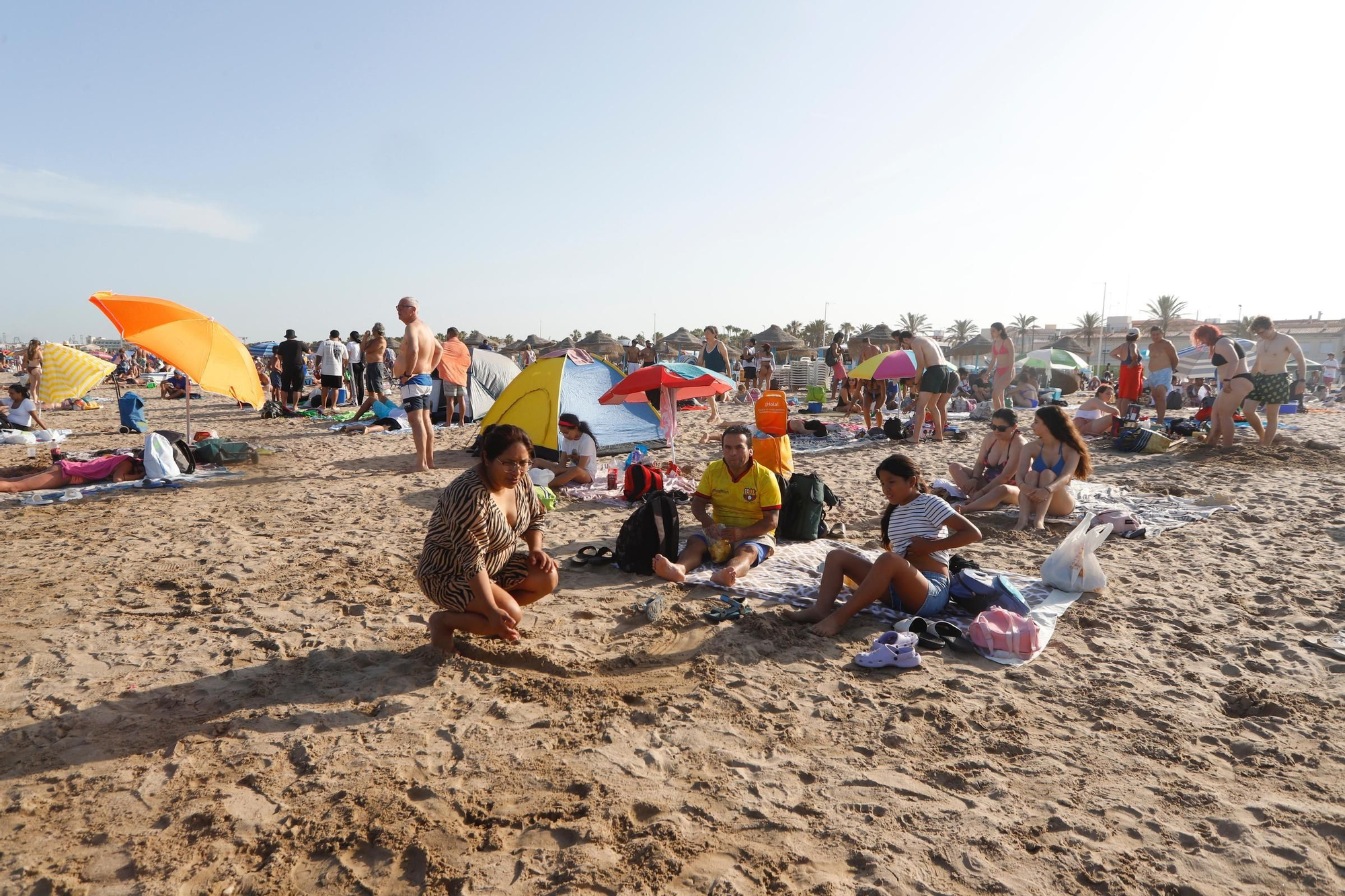 Todo listo para la noche de San Juan en las playas valencianas