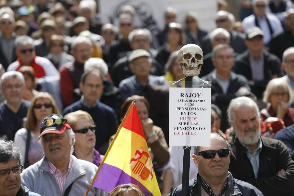 Més de 2.000 gironins es mobilitzen contra «l'estafa» de les pensions