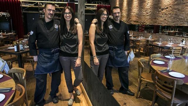 El cocinero Hug Pla y Giovanna d'Avanzo, en el comedor de Minyam, que ocupa un espacio centenario.