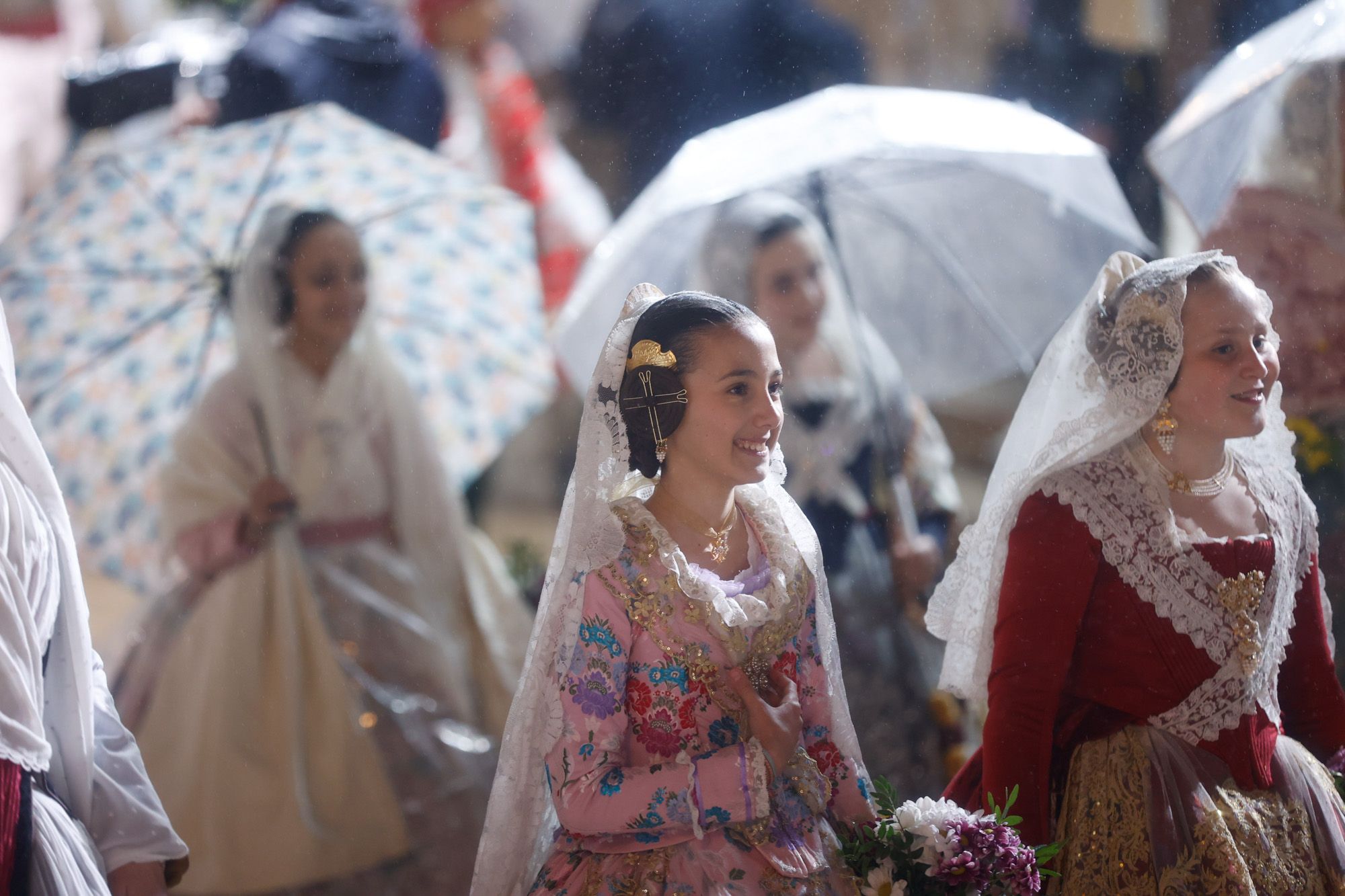 Todas las fotos de la Ofrenda del 18 de marzo por la calle San Vicente entre las 23:00 y la medianoche