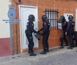 La Policía Nacional desmantela en Elche un clan muy activo que vendía cocaína en tres casas interconectadas