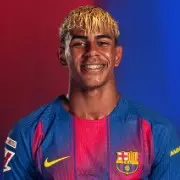 Lamine Yamal, Delantero