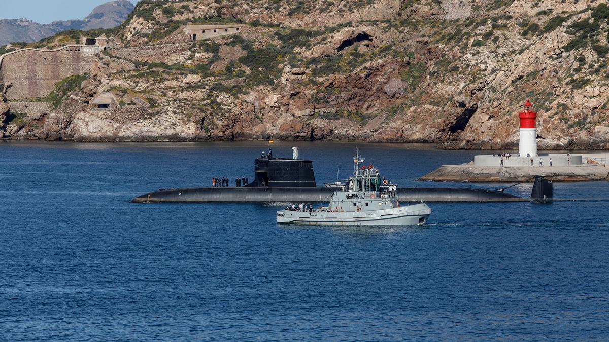 El submarino Isaac Peral se estrena en aguas de Escombreras